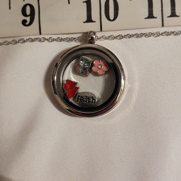 Women's Crystal Jewelry Round pendant necklace with 4 charms - Picture 2 of 4